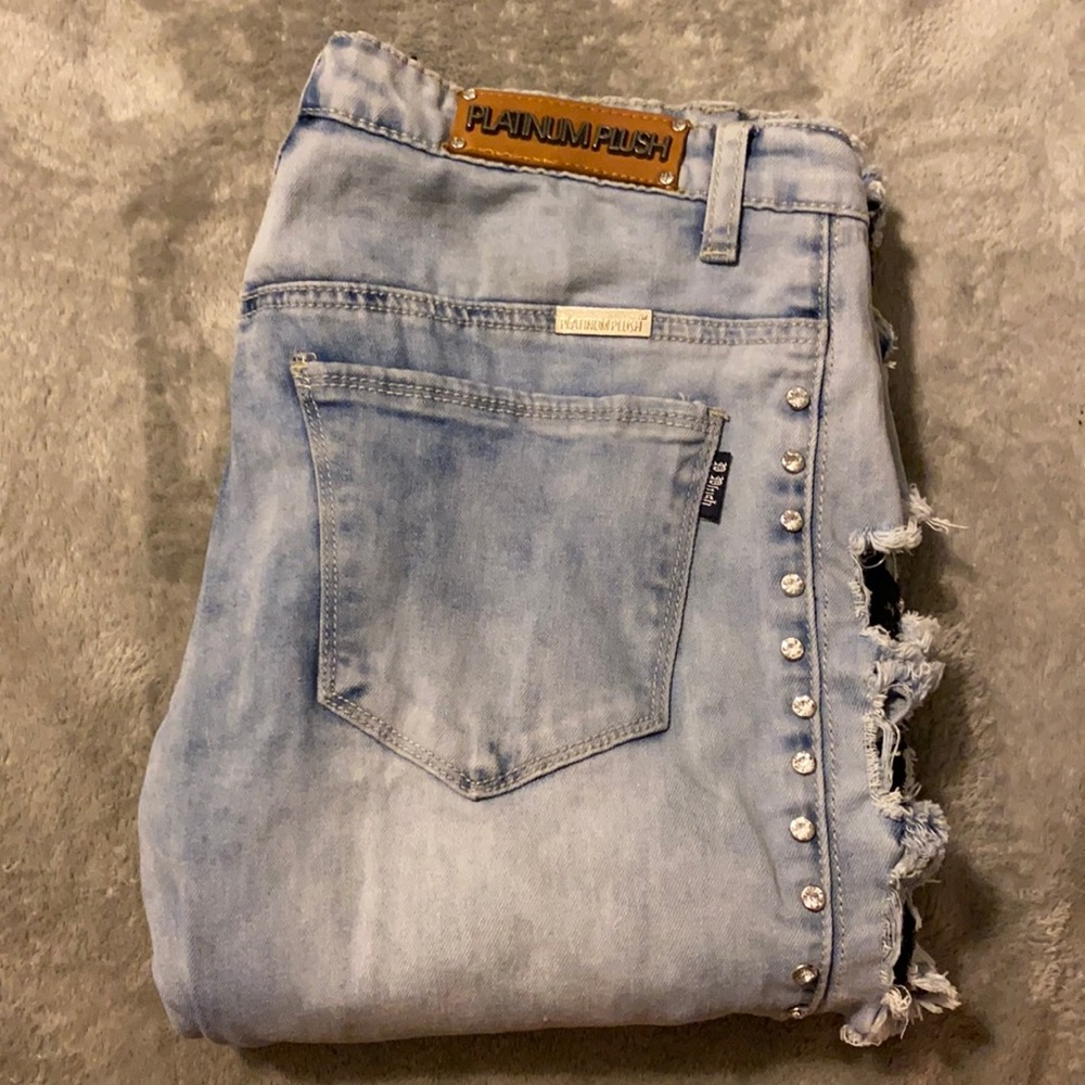 Laced Platinum Plush Bootcut Size: 7